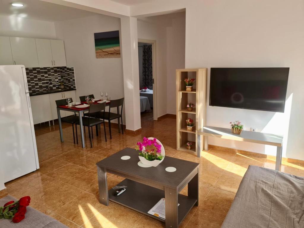 Franmay Apartments - 7 Modern Apartments Near The Beach & City, Perfect For Nomads, Travellers, Families, Watersports! 圣玛丽亚 外观 照片